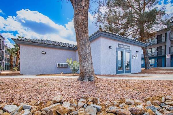 $764 / 1br - 450ft2 - 1 dormitorio, 1 baño, pisos laminados de madera noble63859497450499120