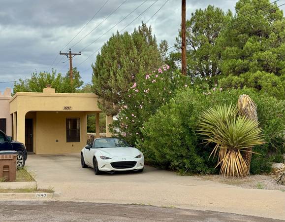 $1,200 / 1br - 900ft2 - Clean townhouse with big yard, lots of light (Las cruces)64047885672451120