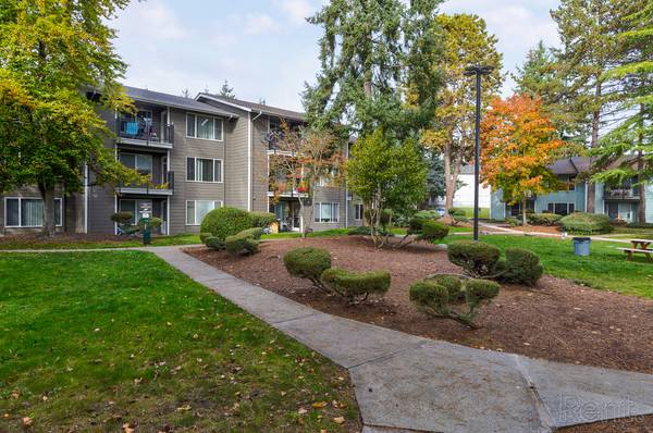 $2,020 / 2br - 1050ft2 - Storage Space, Refrigerator, On-site Laundry Facilities (19800 50th Ave W, Lynnwood, WA)63811610709377122