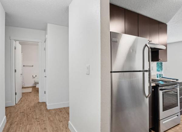 $1,495 / 2br - NOW HALF OFF for 1 MTH! 2 Bed - Milgard Windows, Plank Wood Flooring (Halsey & I-84)63867270035713122