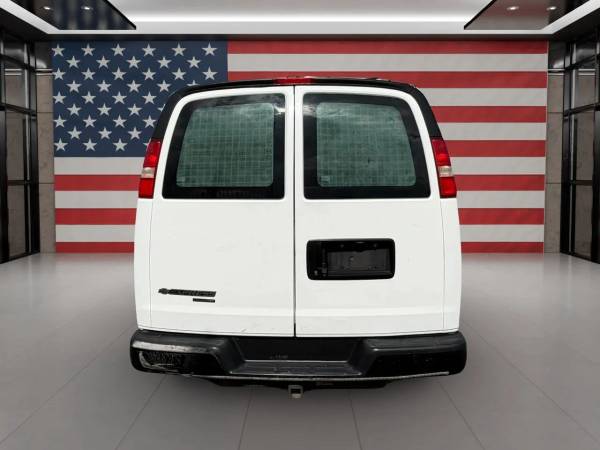 2013 Chevrolet Express 2500 - Photo 10