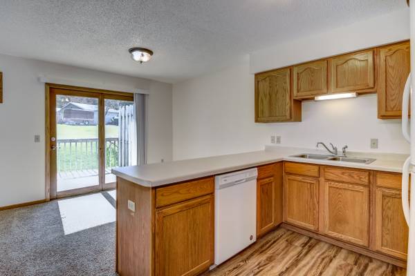 $995 / 3br - 1125ft2 - 🏡 3BR/2BA | 2-Car Garage | Pet Friendly (Cats) | Avail NOW | (Menomonie, WI)63845958749443121