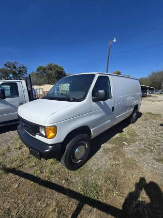 2006 Ford E-250 Cargo Van w/ Lift Gate - Reduced 1