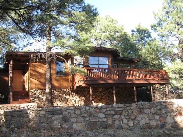 Cozy Country Club Home 1