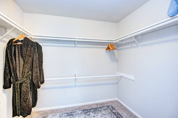 $1,989 / 2br - 915ft2 - Built-In Bookshelves, In Kent, 2/BD (25102 62nd Avenue South, Kent, WA)63814837428355122