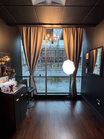 $800 Lease with perks! Two options available. (Downtown Vancouver)64218929479939121