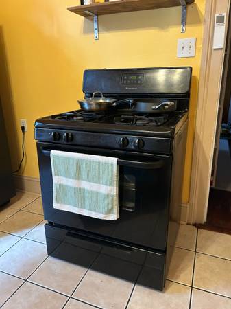 Frigidare Oven (Needs Repair) 1