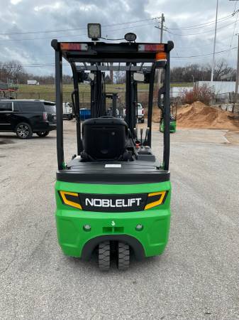3 Wheel Electric Forklifts 4000 lb - $47,99562925980840449123