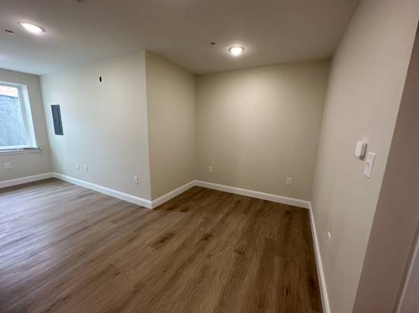$1025.00 / 1br - 40th St Studio Near Upenn, Drexel and Hospital64046036311809122