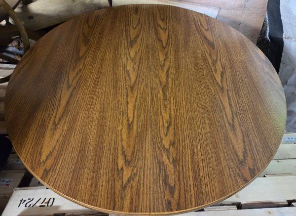 Kitchen Table 2 Leafs, and 4 Chairs 1