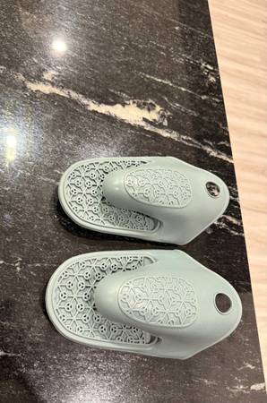 IKEA SANDVIVA oven Mitts/ Gloves, silicone/blue 1