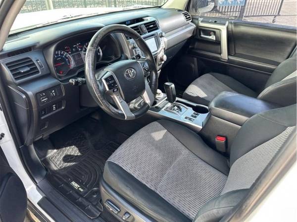 2014 Toyota 4Runner SR5 - Elevado - Réplica TRD PRO - $24,990 (5400 Federal Blvd. Denver. 80221)63612320946049121