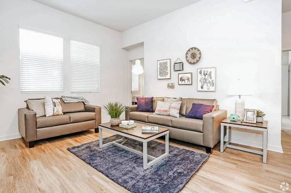 $920 / 1br - Renovated One Bedroom Near Transit & Downtown Amenities (alameda)63813715520385121