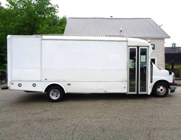 2019 Chevy Chevrolet Express 4500 Furgón de carga, pocos kilómetros, único dueño, doble eje - $24,990 (Hampton NH RT1)63496990437633122