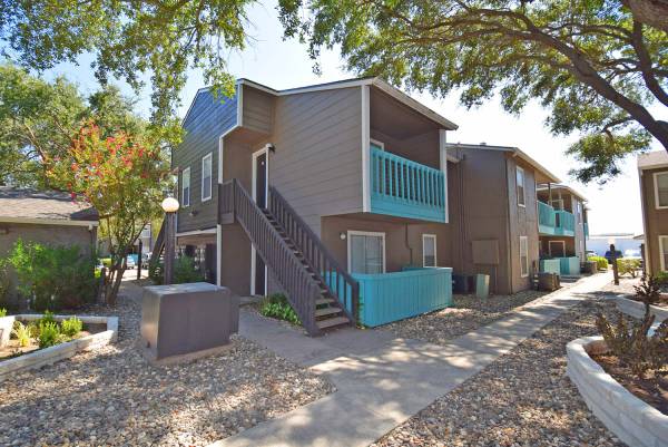 $790 / 1br - 683ft2 - 1B/1B, Kitchen Pantry, Large Closets (4101 Brett Street, Corpus Christi, TX)64036539809794123