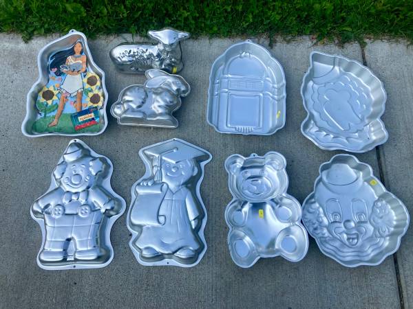 Retro Wilton cake pans $4-6 each OR 3/$10 1