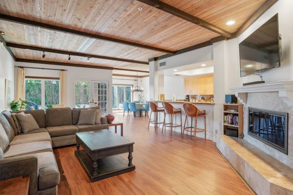 ENCINITAS OCEANFRONT COMPLEX -FURNISHED 3-BEDROOM TOWNHOME -$11,500/mo 1