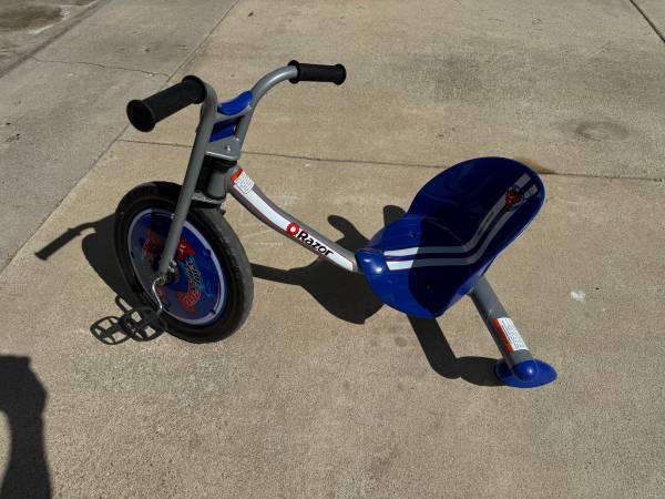 Razor RipRider 360 Caster Trike - Drifting Trike 1