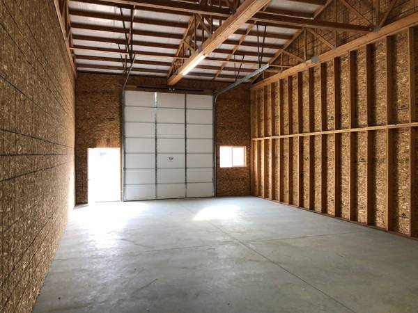 $250 / 576ft2 - 1 LARGE ENCLOSED STORAGE FOR RENT 24X24**2 Available November** (PAYETTE)64143939527041121