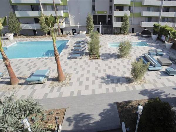 $2,636 / 2br - 1053ft2 - Basketball Court, Resident Lounge, Billiards & Game Room (209 S. Westmoreland Ave.)63952933104003120