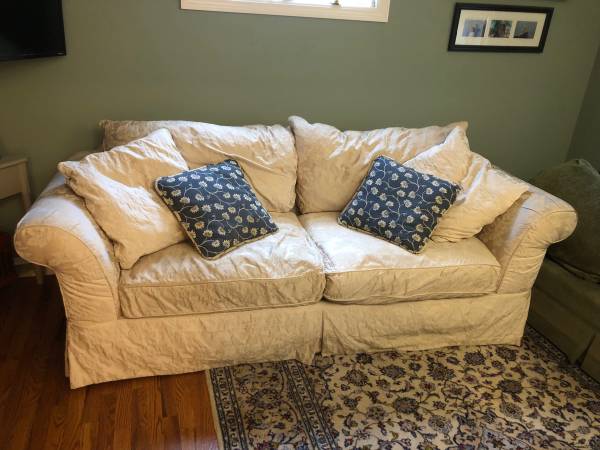 Free couch! Please take asap 1