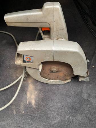 Black and Decker Circular Saw 1