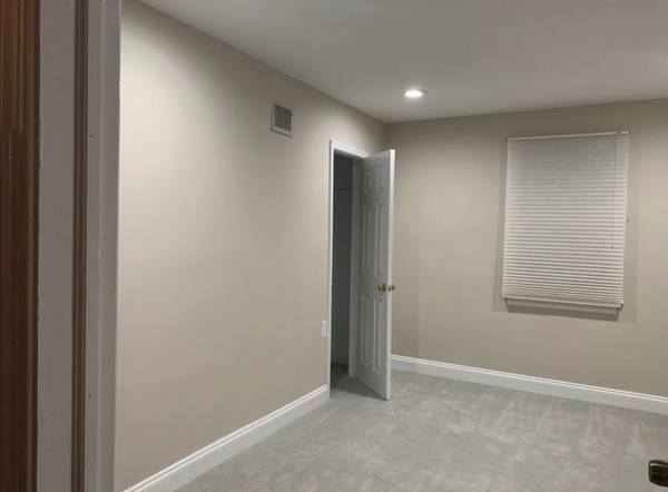 Springfield Room for Rent with Private Entrance—Utilities Included! 1