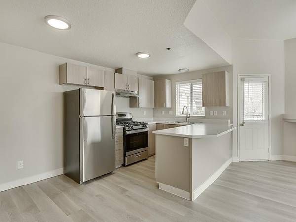 $1,745 / 2br - 930ft2 - 1 y 2 dormitorios en alquiler - Disfrute de estacionamiento cubierto y excelentes vistas (1319 SE Ellsworth Rd, Vancouver, WA, 98664)63820882549633120