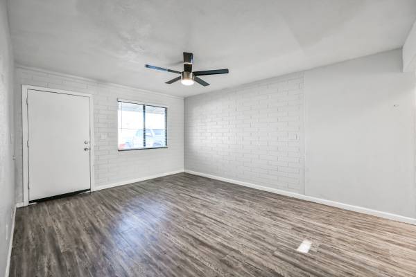 $1,199 / 2br - 950ft2 - 1744 W Glendale AVE  #12 B (Phoenix)64024994749953122