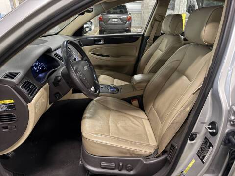 GENESIS CUERO CARGADO DE LUJO POR POCO DINERO - $7.980 (SEATTLE)63441436140545123