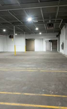 $4,200 Warehouse | Drive In Doors | Docks | 7K-15K Sq Ft for Lease (Cleveland)63856988914051122