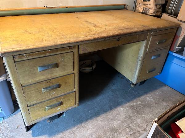 FREE Pure Oak Big Desk 1