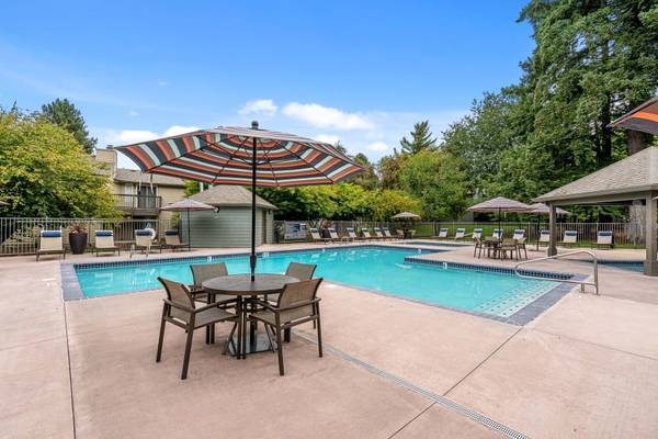 $1,982 / 2br - 990ft2 - In-Home Washer & Dryer, Lush Landscaping, Spa Hot Tub (2600 NE Minnehaha St, Vancouver, WA)63820883218179122