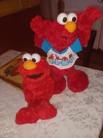dancing elmos 1