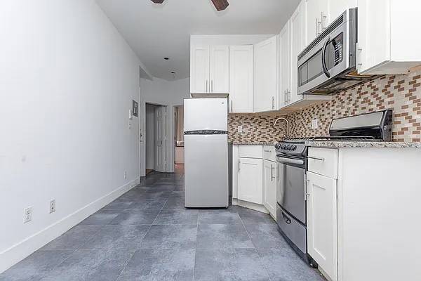 $2,949 / 1br - Apartamento de un dormitorio renovado con espacio exterior privado en Bushwick — $2,949 (Brooklyn)63661255628931121