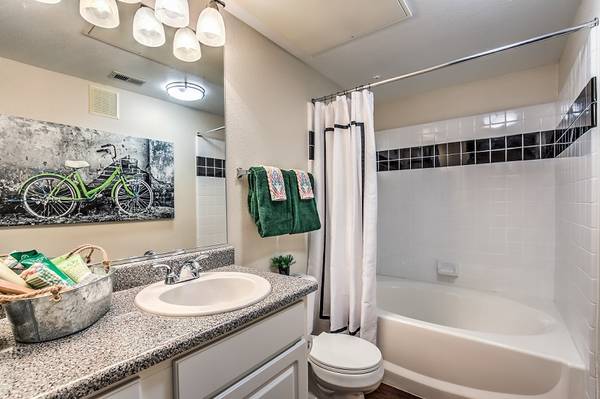 $2,562 / 1br - 680ft2 - 1Hab, 1Baño, Chimenea, Unidad con Lavadora/Secadora, (San Diego)63657326854017124