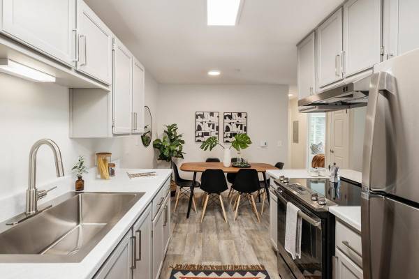 $1,143 / 1br - 688ft2 - Inviting 1 BR/1 BA Home with Spacious Patio, Don't Miss Out64038878760833120