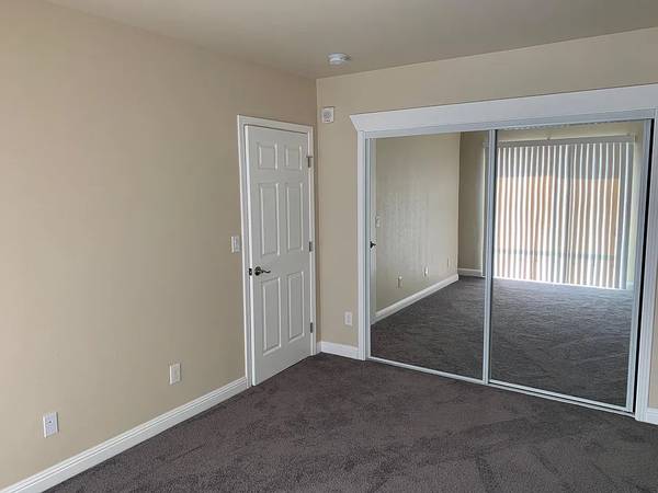 $1,000 / 1br - 800ft2 - Updated 1-Bedroom Apartment with Patio – Modern Touches Throughout63790096434305122