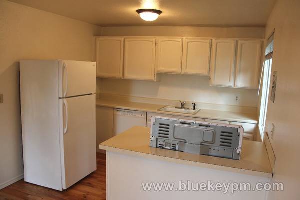$2,125 / 3br - 1110ft2 - 3 Bed, 1 Bath Duplex in Lake Oswego63820909686787124