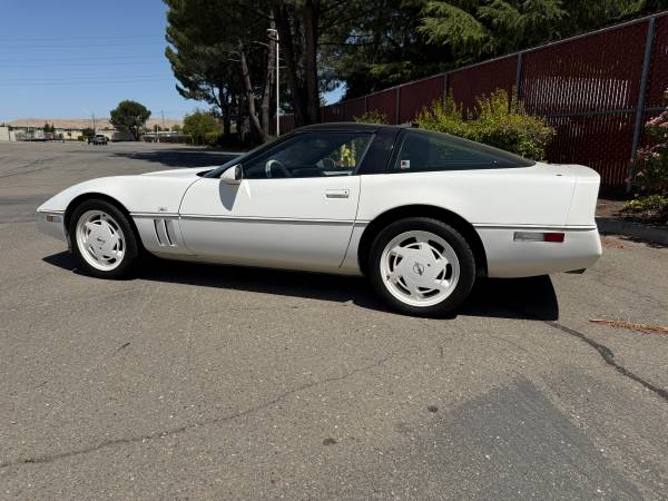 1988 Chevrolet Corvette 35th Anniversary Edition 92,600 mi. - $19,500 (dublin / pleasanton / livermore)63470224935425121