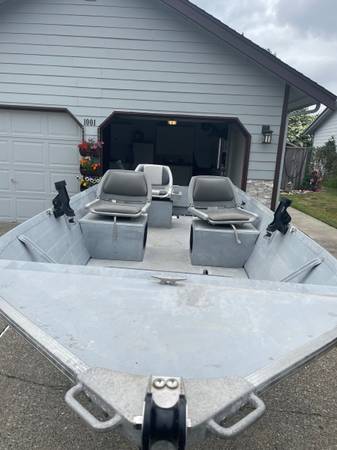 2002 Smokercraft Alaskan 14' - $3,000 (Lynden)63435754969345122