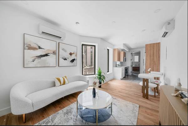 Temporary Short Term One Bedroom Furnished October Through May
$2,200
                        New York Temporary Short Term One Bedroom Furnished October Through May
$2,200
                        New York