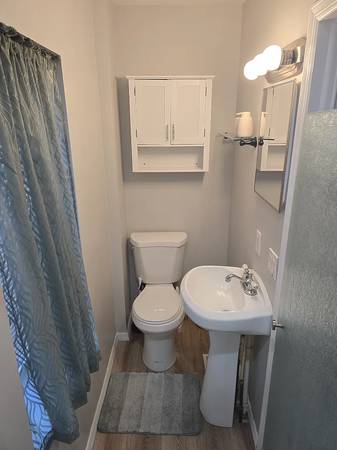 $1,200 / 1br - 800ft2 - -A well furnished & Spacious One Bedroom private Apartment. (Fairfax)64199875692035121