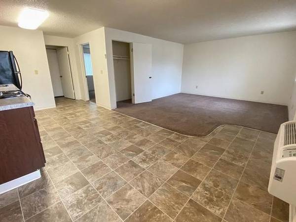 $1,400 / 2br - 950ft2 - Vida cómoda de 2 dormitorios/2 baños con instalación de lavandería en el lugar63697282623745121