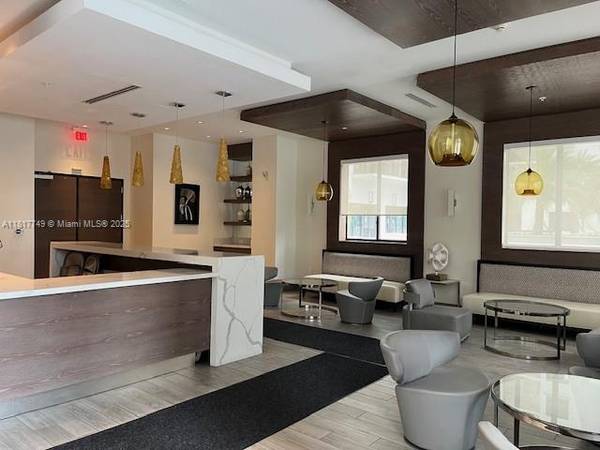 $3,200 / 1br - 762ft2 - Charming 1bd Condo Overlooking Brickell (Brickell)64051004139906124