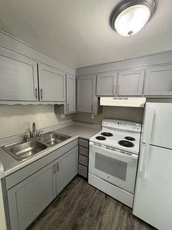 $975 / 1br - 650ft2 - Colorado Springs Affordable 1 Bedroom, Newly Renovated! Very Clean (Central Colorado Springs)63668453018371122