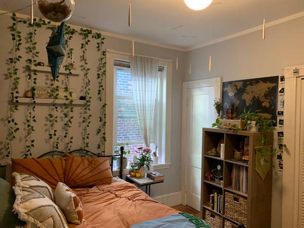 $1300 / 5 habitaciones - 280ft2 - Un hermoso cuarto con baño privado disponible en Brookline (Brookline)63048244295809124