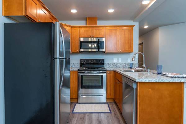 $1,650 / 1hab - 718ft2 - Acogedora habitación de 1 cama con chimenea, aire acondicionado - ¡Pregunte sobre nuestras ofertas actuales! (Troutdale, Fairview, Wood Village, Gresham, Portland)63841708350979121