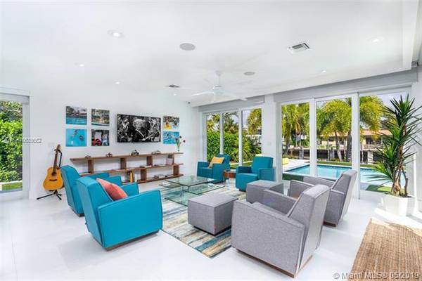 $300 / 5br - 4439ft2 - STUNNING SINGLE-STORY WATERFRONT HOME (Hallandale Beach, FL)64051006830977122