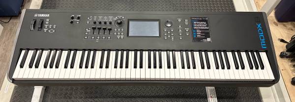 Yamaha MODX8 Plus Extras 1